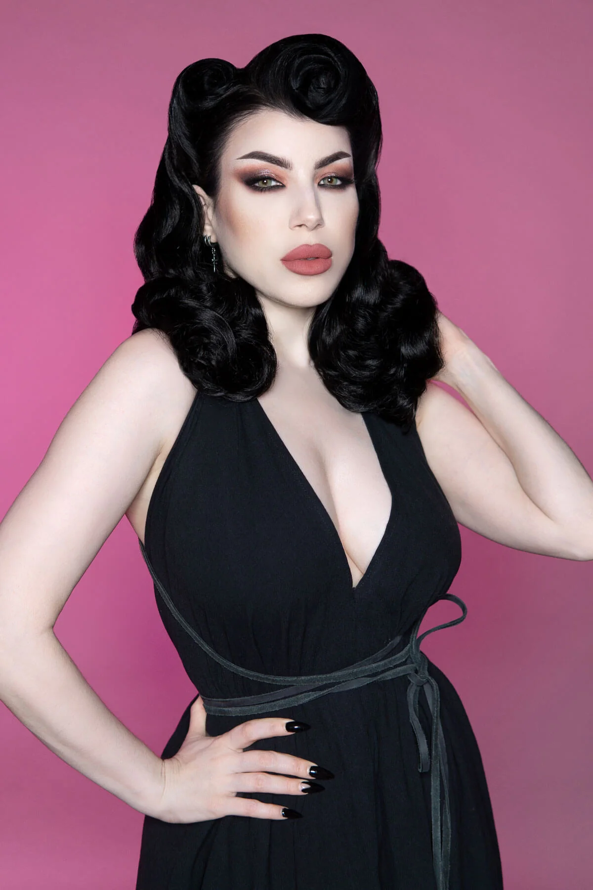 Long half wig hairpiece with beautiful vintage waves: Onyx - Image 14