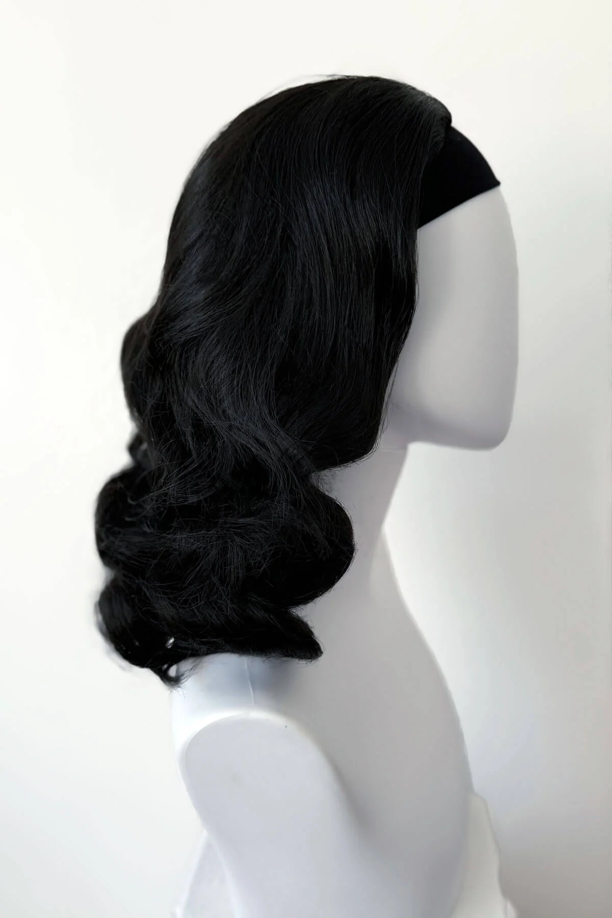 Long half wig hairpiece with beautiful vintage waves: Onyx - Image 15
