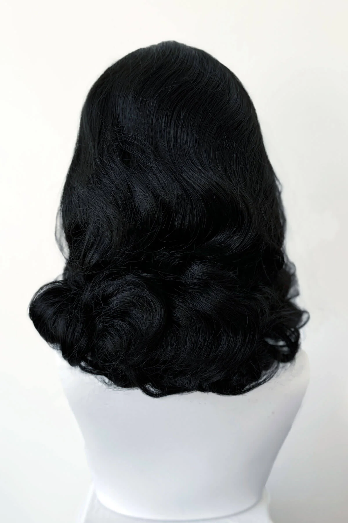 Long half wig hairpiece with beautiful vintage waves: Onyx - Image 16