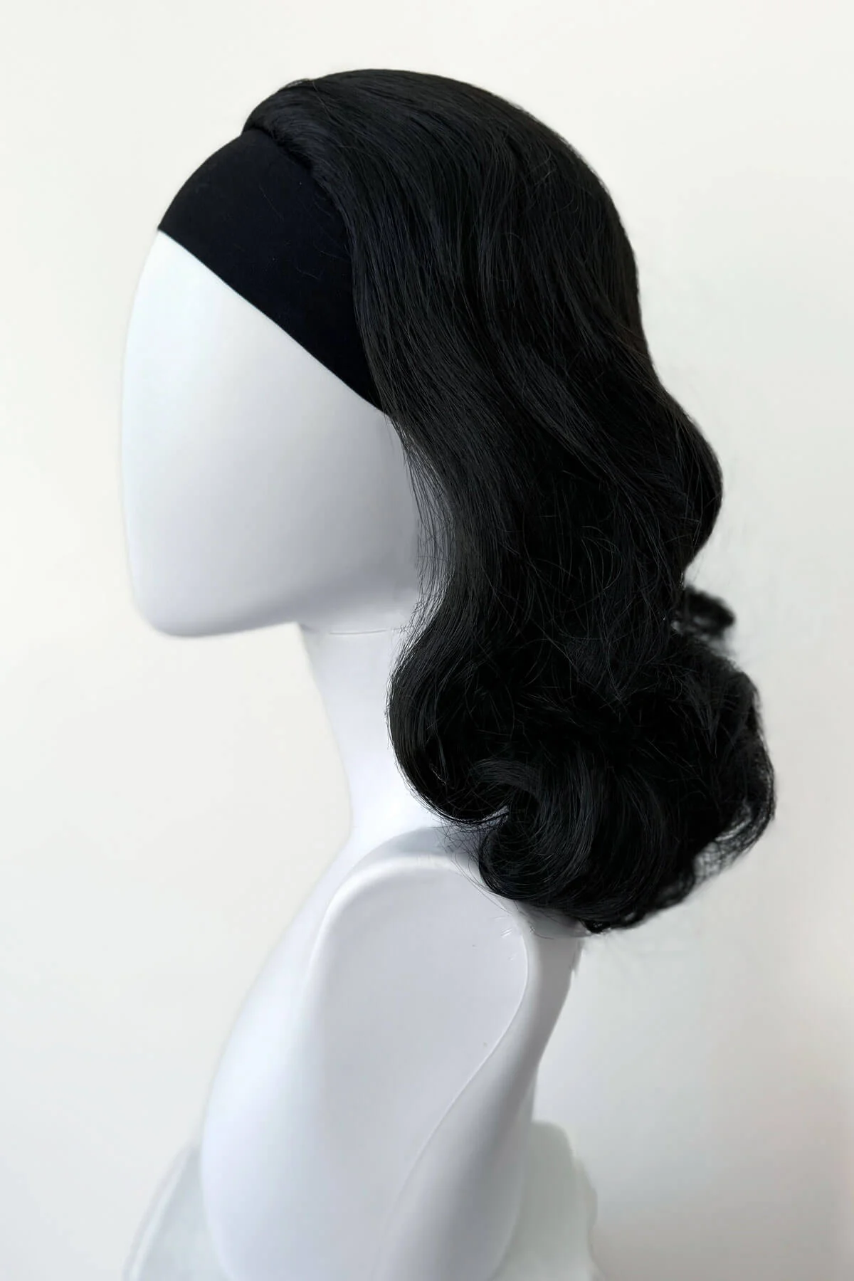 Long half wig hairpiece with beautiful vintage waves: Onyx - Image 19
