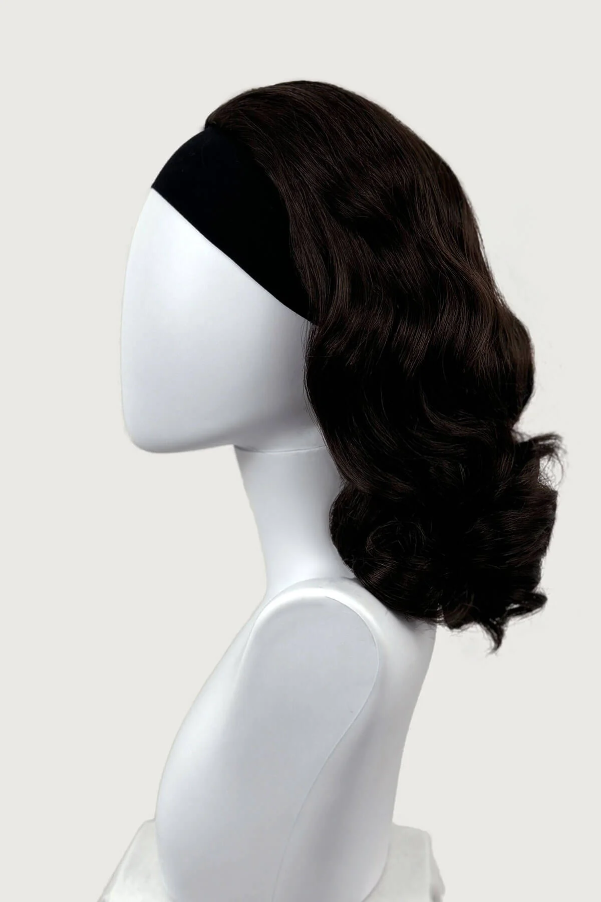 Long half wig hairpiece with beautiful vintage waves: Onyx - Image 35
