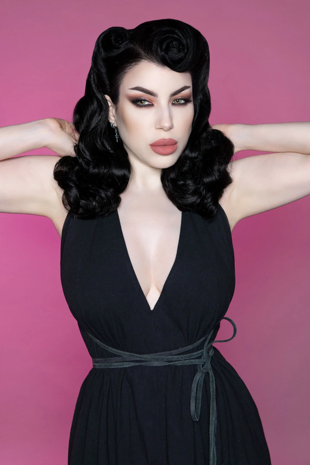 Long half wig hairpiece with beautiful vintage waves: Onyx - Image 4