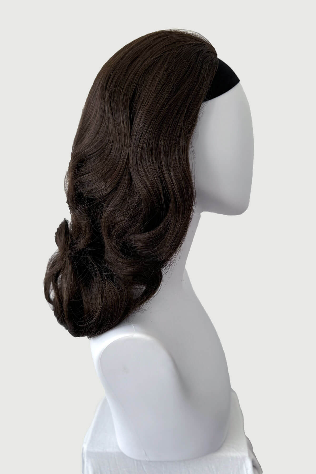 Long half wig hairpiece with beautiful vintage waves: Onyx - Image 45