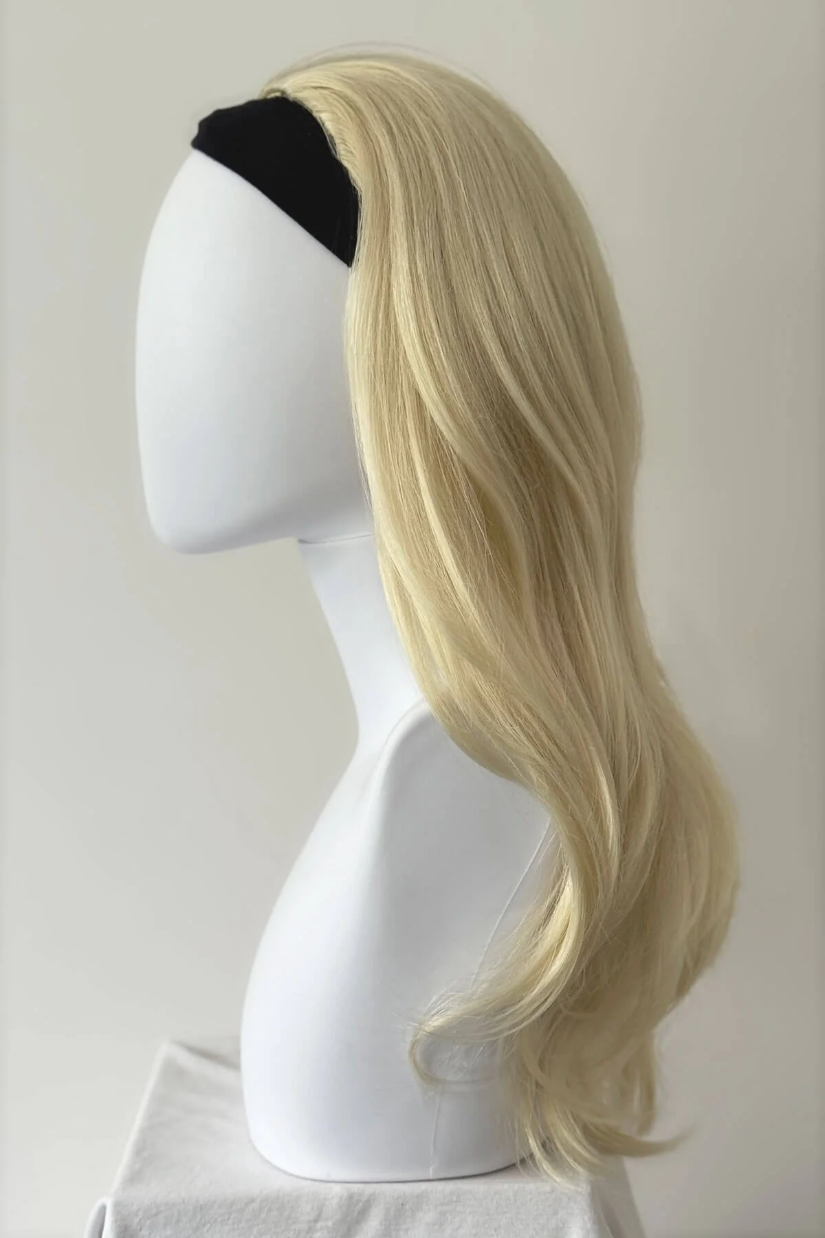 Blonde half wig hairpiece (3/4 wig), gently layered: Sabrine