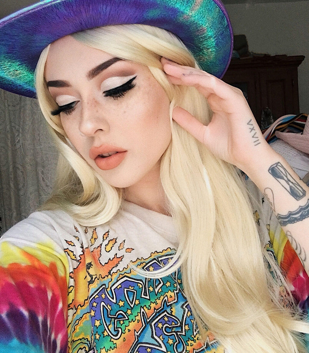 Long straight blonde wig with no fringe: Juste - Image 2