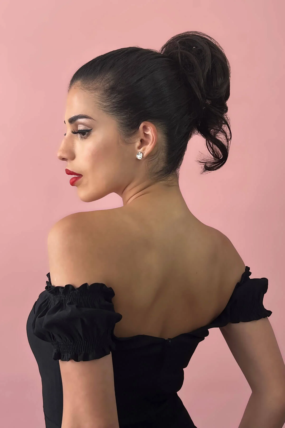 Short ponytail extension hairpiece, short with whisps: Leah - Image 19