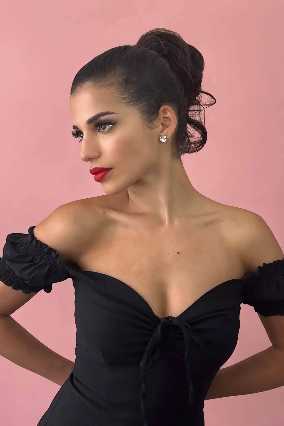 Short ponytail extension hairpiece, short with whisps: Leah - Image 20